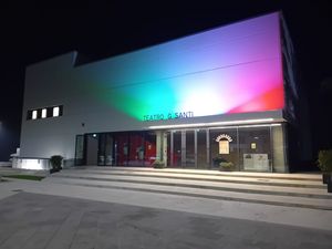 FOTO TEATRO SANTI TRICOLORE