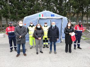 Foto Sindaci con Protezione Civile e Carabinieri in Congedo